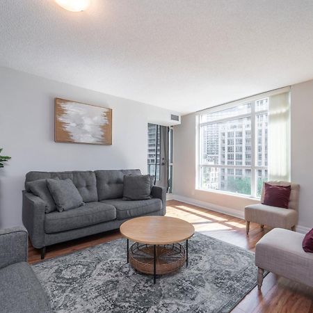 Spacious 2 Bedroom Plus Den, 2 Bath, Sleeps 5 With Balcony And Lakeview Downtown Toronto Condo Экстерьер фото