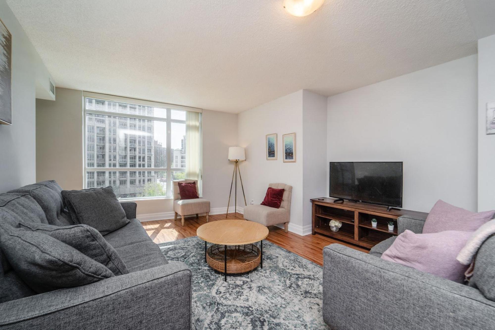 Spacious 2 Bedroom Plus Den, 2 Bath, Sleeps 5 With Balcony And Lakeview Downtown Toronto Condo Экстерьер фото