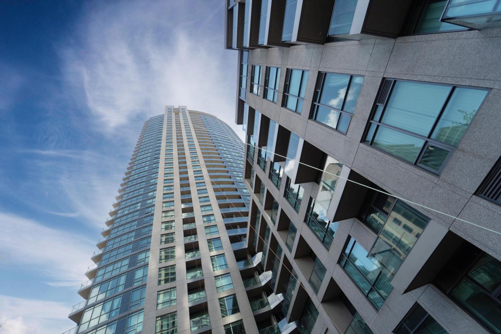 Spacious 2 Bedroom Plus Den, 2 Bath, Sleeps 5 With Balcony And Lakeview Downtown Toronto Condo Экстерьер фото